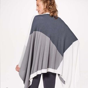 Lululemon | Hatha Wrap One Size Blue Gray White Geometric Open Front Lounge